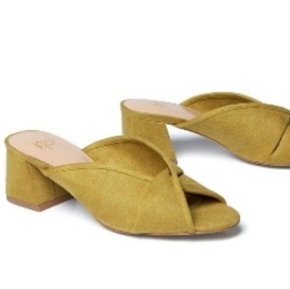 CAbi Marigold Mule Twist Knot Block Heel Sandal 7 - Picture 1 of 9